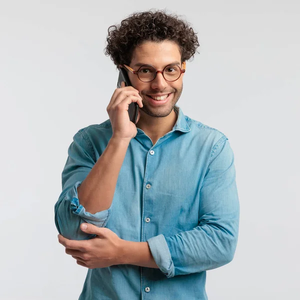 Portrait Sexy Casual Man Talking Phone Smiling Standing Wearing Shirt — Stockfoto