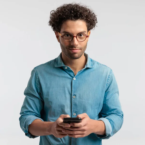Portrait Young Casual Man Texting His Mobile Smiling Standing Wearing — Stock fotografie