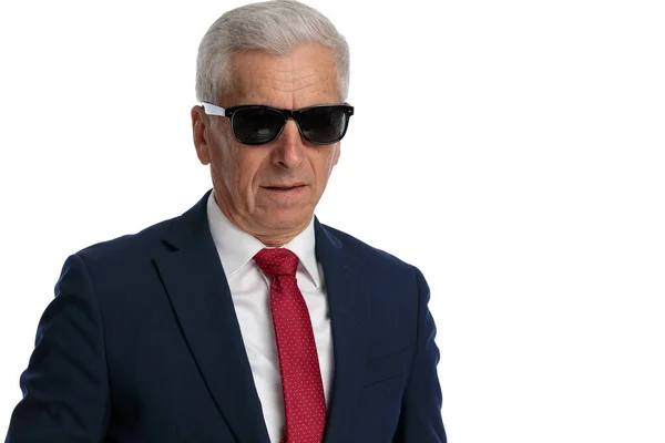 Portrait Old Businessman Wearing Sunglasses Suit Tie — Zdjęcie stockowe