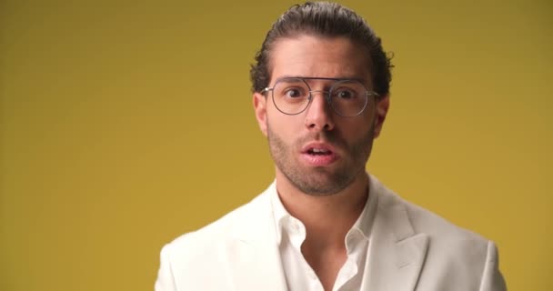 Project Video Disappointed Young Man White Shirt Eyeglasses Being Upset — Stockvideo