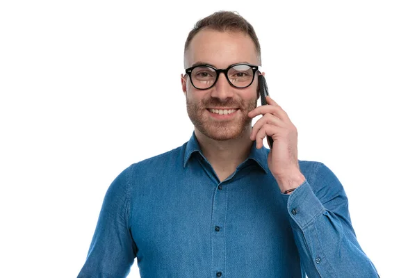 Happy Young Man Glasses Having Phone Conversation Smiling While Posing — Stockfoto