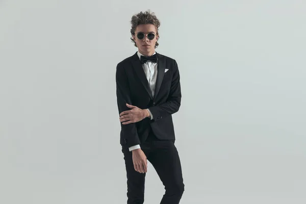 Fashion Man Elegant Tux Holding Arms Cool Pose Posing Confident — Stock Photo, Image