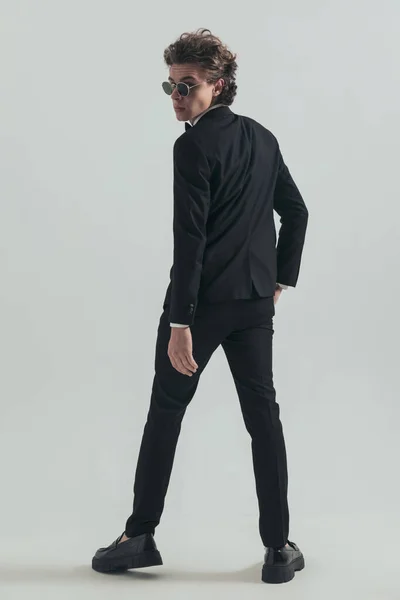 Back View Picture Elegant Young Man Curly Hair Tuxedo Looking — Stock Photo, Image