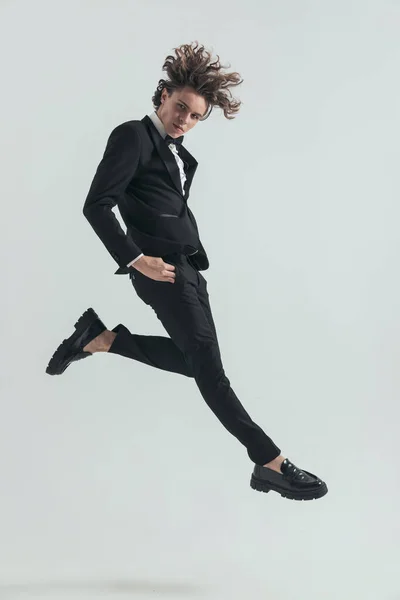 Side View Picture Attractive Man Curly Hair Tuxedo Leaping Air — Stock Photo, Image