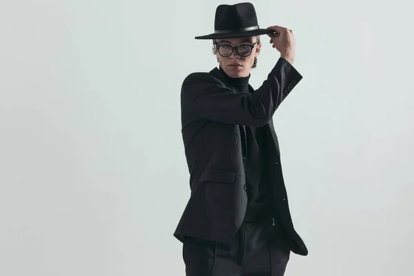 Sexy Young Man Glasses Posing Cool Way While Holding Hat — стоковое фото