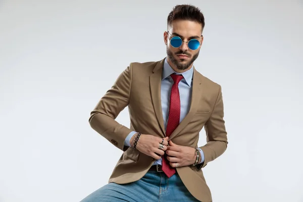 Portrait Attractive Businessman Opening His Jacket Sitting Wearing Sunglasses Gray — Foto de Stock