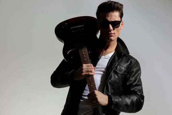 Sexy Casual Guitarist Black Leather Jacket Holding Guitar Posing Front — Stock Photo, Image