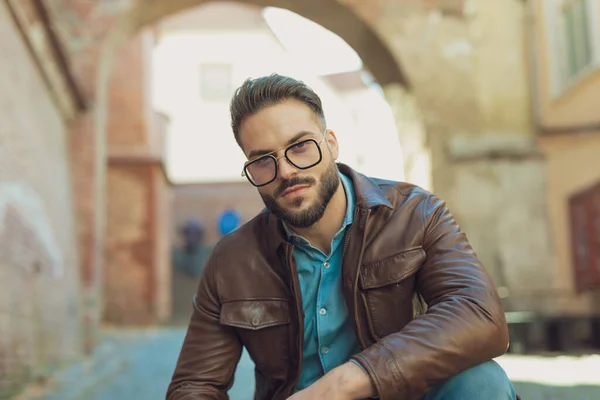 Portrait Handsome Casual Man Cool Hairstyle Leather Jacket Wearing Eyeglasses — Stock Photo, Image