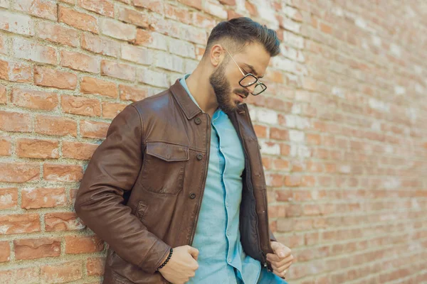 Portrait Sexy Casual Man Leaning Brick Wall Arranging His Jacket — Stock Photo, Image