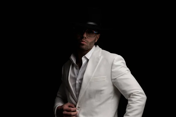 Sexy Fashion Man Glasses Hat Adjusting White Suit Jacket Front — Stock Photo, Image