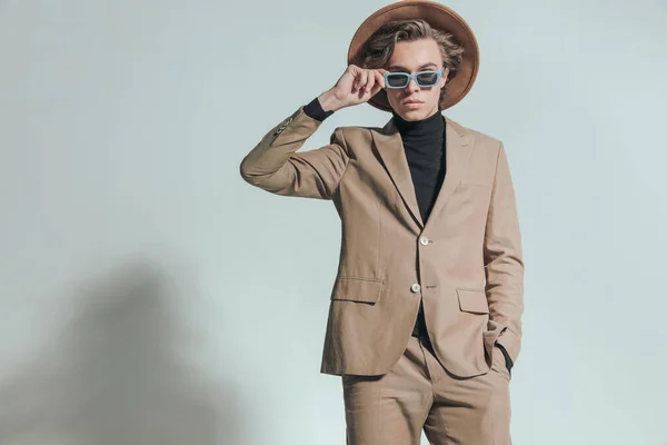 Smart Casual Man Hand Pockets Adjusting Sunglasses Posing Confident Way — Stock Photo, Image