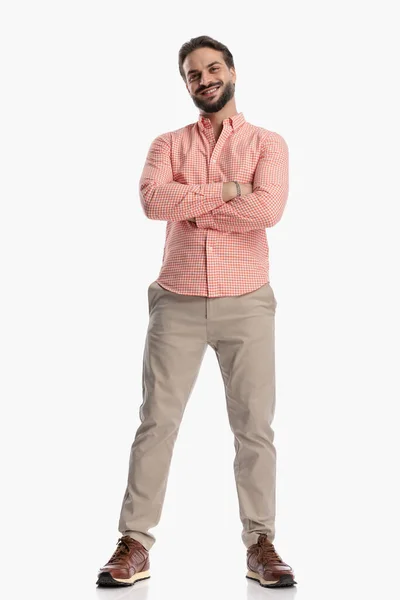 Celý Obrázek Šťastného Ležérní Muž Kostkované Košili Skládací Paže Usmívat — Stock fotografie