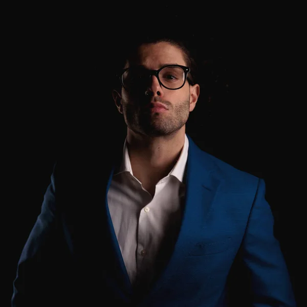 Portrait Elegant Young Businessman Glasses Confidently Posing Front Black Background — Stock Photo, Image