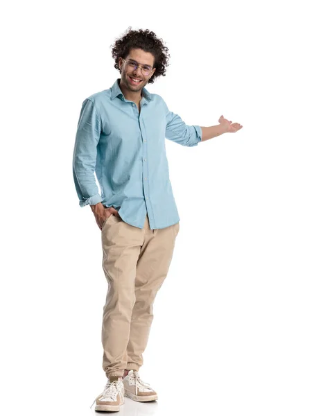 Young Causal Man Wearing Blue Shirt Presenting Side While Standing — Stock Photo, Image