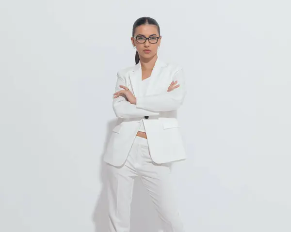 Portrait Attractive Businesswoman Glasses Being Confident While Crossing Arms Looking — Stock Photo, Image