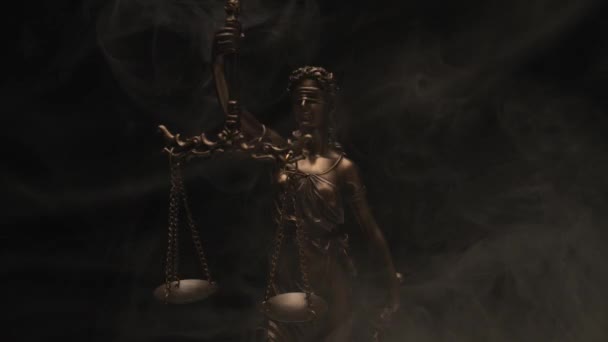 青铜法像 刻有刻度 旋转着 说明了正义的概念 刻度代表了是非 — 图库视频影像