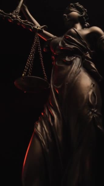 Unten Ansicht Der Bronzestatue Des Gesetzes Mit Maßstab Konzept Der — Stockvideo