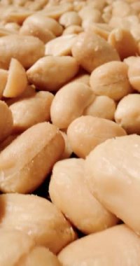 Yumuşak ve tereyağlı altın kavrulmuş yerfıstığı sağlıklı yağ kaynağı olmayı başarıyor.