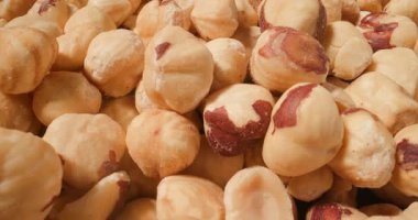 Detaylı fındık çekimleri, yuvarlak şekillerini vurgulamak ve açık kahverengi ve bej renklerini vurgulamak