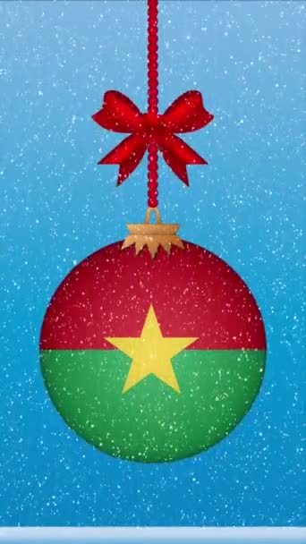 Nieve Cayendo Bola Navidad Con Bandera Burkina Faso — Vídeos de Stock