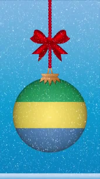 Nieve Cayendo Bola Navidad Con Bandera Gabón — Vídeo de stock