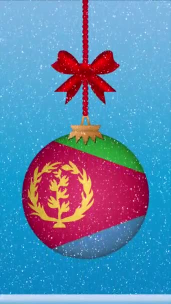 エリトリアの旗とクリスマスボールに降る雪 — ストック動画