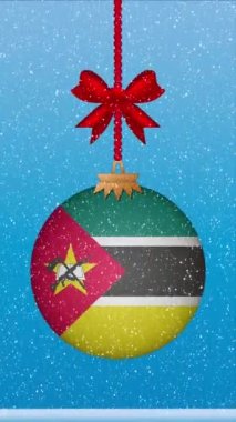 Mozambik bayrağıyla Noel balosuna kar yağıyor.