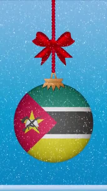 Esik Karácsonyi Labdát Zászló Mozambik — Stock videók