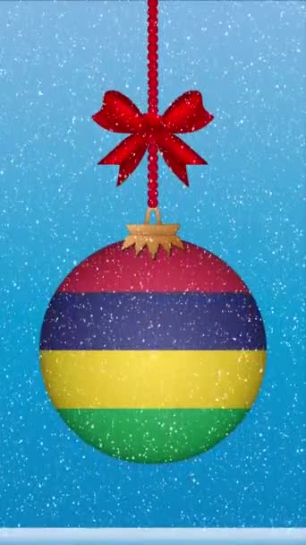 挂着毛里求斯国旗的圣诞舞会上降雪 — 图库视频影像