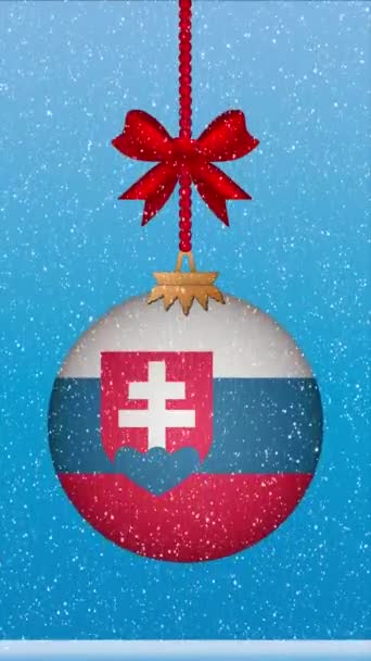 Χιόνι Που Υπάγονται Στην Μπάλα Χριστούγεννα Σημαία Της Σλοβακίας — Αρχείο Βίντεο