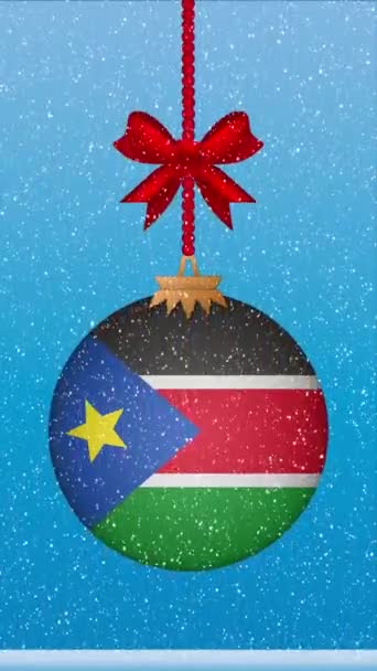 挂着南苏丹国旗的圣诞舞会上降雪 — 图库视频影像
