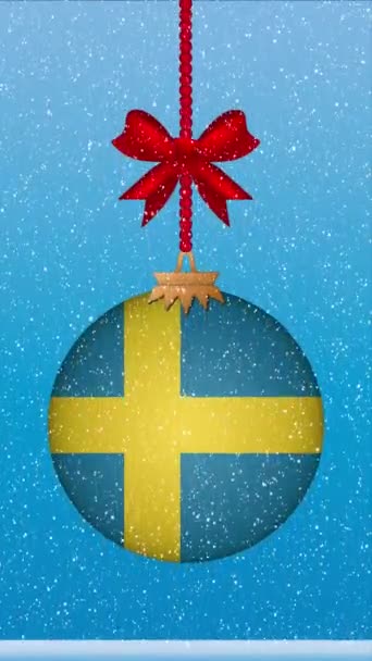 Снег Падает Рождественский Бал Флагом Швеции — стоковое видео