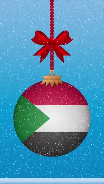 Χιόνι Πέφτει Χριστουγεννιάτικη Μπάλα Σημαία Του Σουδάν — Αρχείο Βίντεο