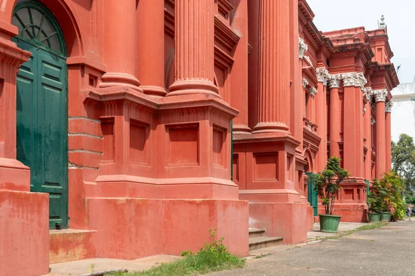 Колониальные Здания Красного Цвета Бангалоре Бенгалуру Столице Индии Публичная Художественная Стоковое Фото