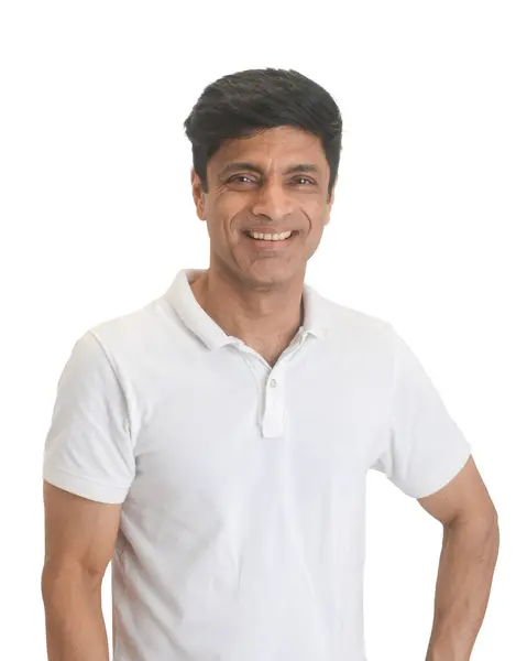 Inteligentny Indianin Średnim Wieku Białej Koszulce Ujęcie Studyjne Obraz Stockowy