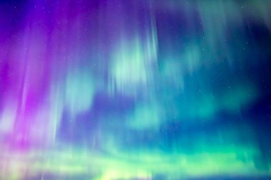 Kuzey ışıklarının manzarası. Farnebofjarden Natioanl Parkı, İsveç 'in kuzeyinde.