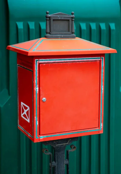 Roter Postkasten Freien — Stockfoto