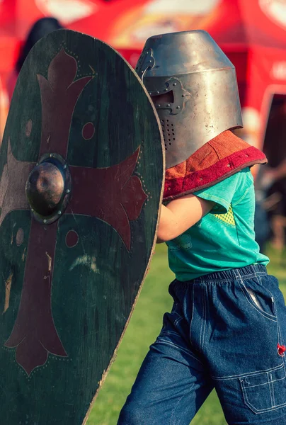 Combattre Les Enfants Portant Bouclier Casque Moyen Âge — Photo