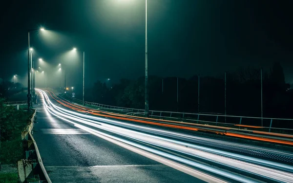 Közlekedési Lámpák Ködös Éjszaka Hosszú Expozíció Fotózás — Stock Fotó