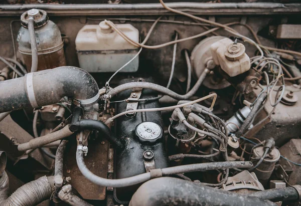 東車の古いエンジンのインテリア — ストック写真