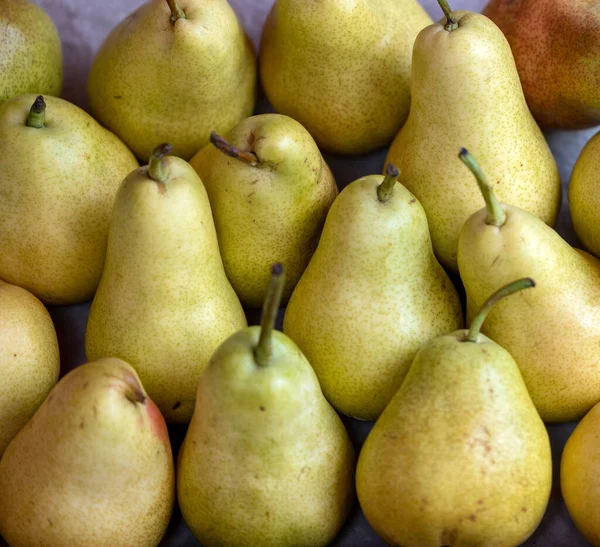 Heap Ripe Pears Fruit Market — Stock Photo, Image