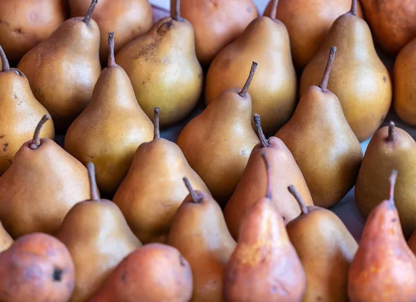 Heap Mogna Päron Frukt Marknaden — Stockfoto