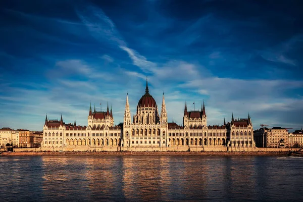 Дунай Парламентом Будапешта Венгрия — стоковое фото