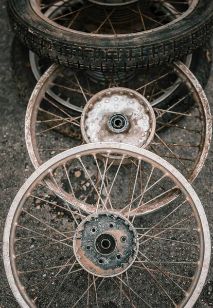 Haufen Räder Von Alten Motorrädern — Stockfoto