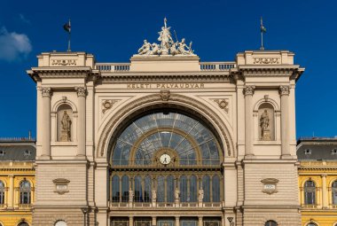 Budapeşte Macaristan 'daki Doğu Tren İstasyonu cephesi