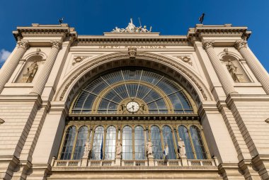 Budapeşte Macaristan 'daki Doğu Tren İstasyonu cephesi