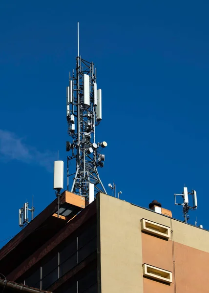 Microwave Transmitter Antennas Rooftop — Stock Photo, Image