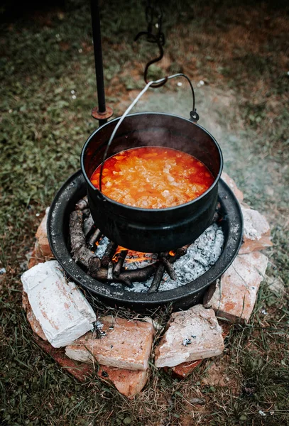 Stew Pot Nyitott Tűz Szabadban — Stock Fotó