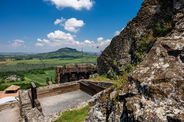シグリジェ中世の城の遺跡からのバラトンの隆起の眺め — ストック写真