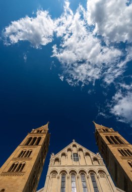 Macaristan, Pecs 'te dört kule katedrali